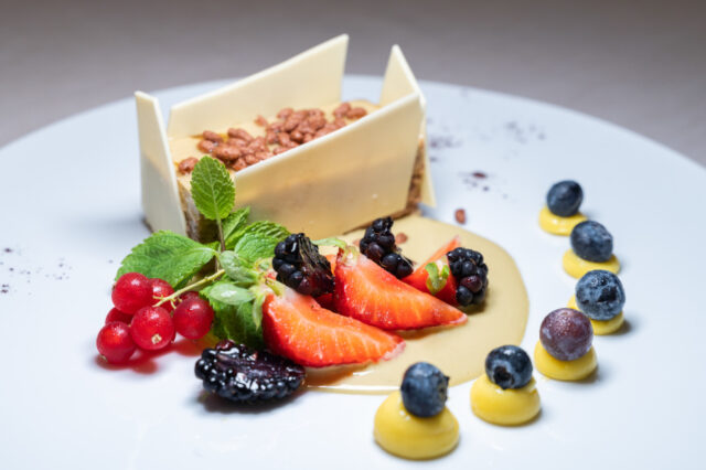 Dessert con Frutti di Bosco e Cioccolato Bianco-VilleBianchi